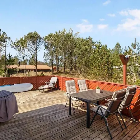 Cozy In Lovely Surroundings *